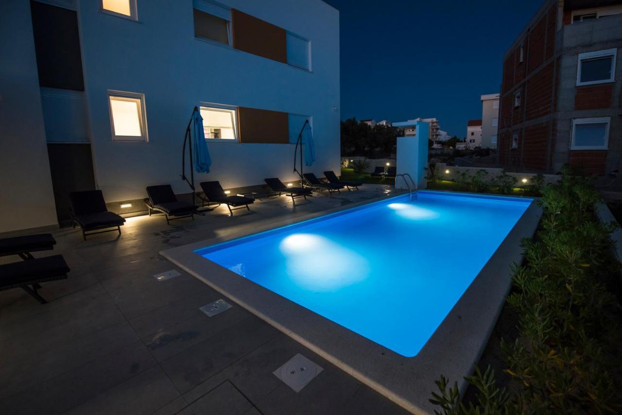 Pool Apartments & Rooms Mare Novalja Exterior photo