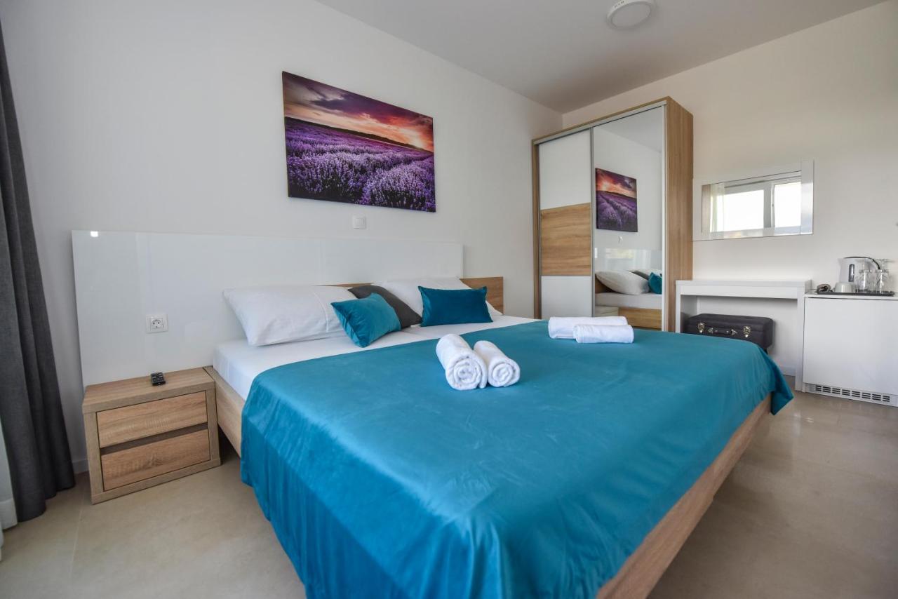 Pool Apartments & Rooms Mare Novalja Exterior photo